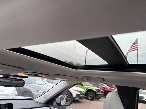 Used 2024 Mitsubishi Outlander SEL image 12