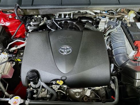Used 2021 Toyota Highlander XLE FWD image 9