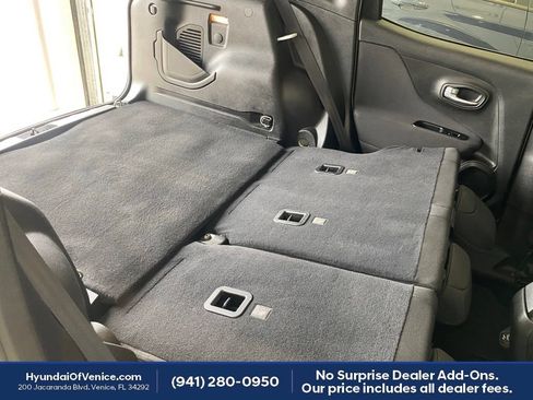 Used 2021 Jeep Renegade Latitude FWD image 42