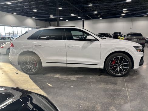 Used 2022 Audi Q8 Premium Plus w/ Premium Plus Package image 2