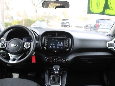 Certified 2020 Kia Soul LX image 22