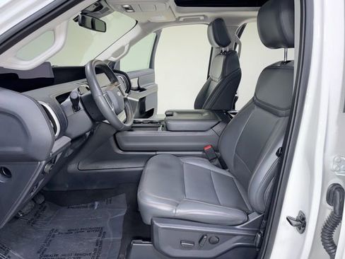 Used 2025 Ford Expedition Active AWD/4WD image 16