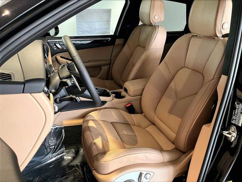 New 2026 Porsche Macan image 5