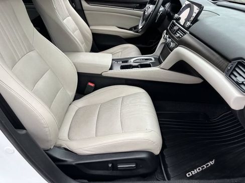 Used 2021 Honda Accord Touring image 11