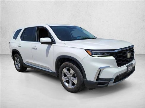 Used 2025 Honda Pilot EX-L image 3
