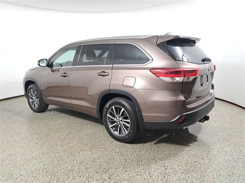 Used 2017 Toyota Highlander XLE w/ Carpet Mat Package image 7