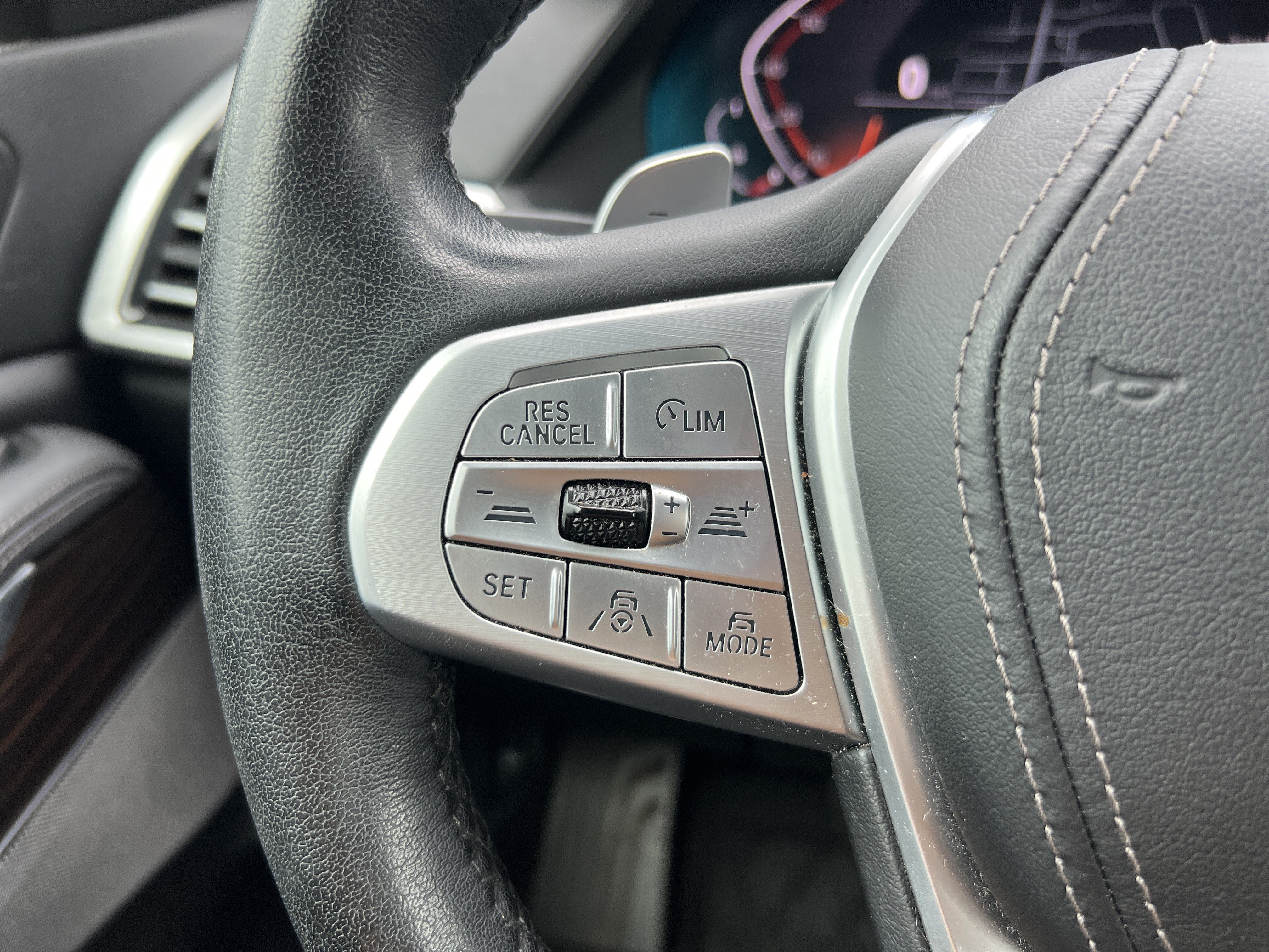 Used 2020 BMW X7 xDrive40i w/ Premium Package AWD/4WD image 19