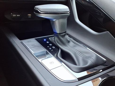 Used 2024 Hyundai Elantra Blue image 24