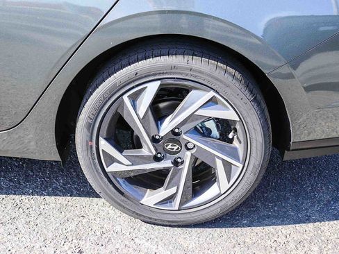 New 2025 Hyundai Elantra SEL image 11