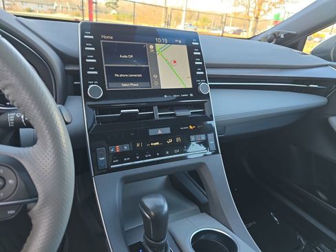 Used 2021 Toyota Avalon Limited image 23