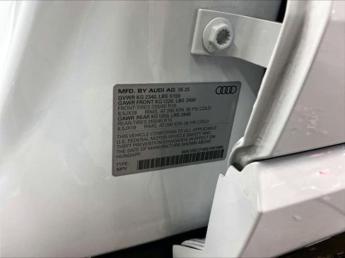 Certified 2025 Audi Q3 2.0T Premium w/ Convenience Package image 39