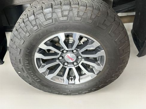 Used 2020 GMC Sierra 1500 AT4 w/ AT4 Preferred Package AWD/4WD image 11