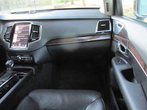 Used 2016 Volvo XC90 T6 Momentum w/ Protection Package Plus image 14