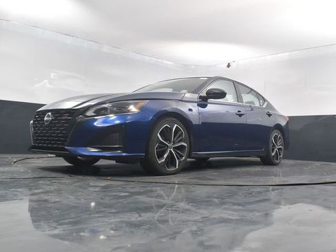 Used 2023 Nissan Altima 2.5 SR image 45