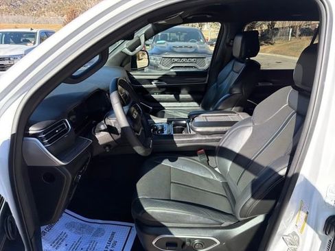 Used 2024 Jeep Wagoneer L Series II w/ Flexible Seating Group image 9