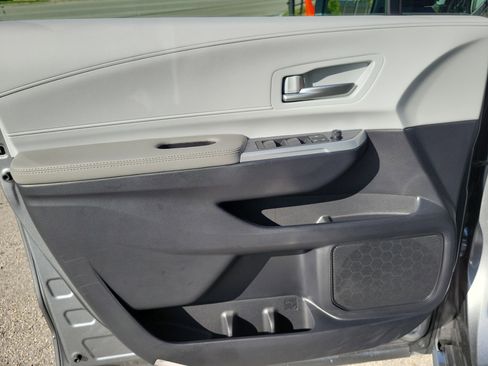 Used 2026 Toyota Sienna XLE FWD image 26