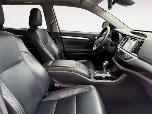 Used 2018 Toyota Highlander XLE FWD image 14