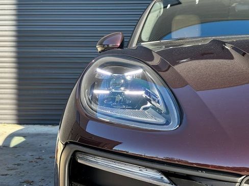 Certified 2026 Porsche Macan AWD/4WD image 12