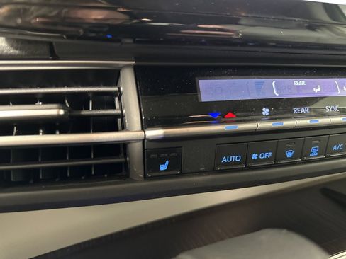 Used 2021 Toyota Sienna XLE image 14