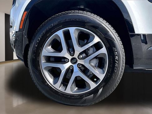 Certified 2023 Land Rover Defender 110 SE image 32