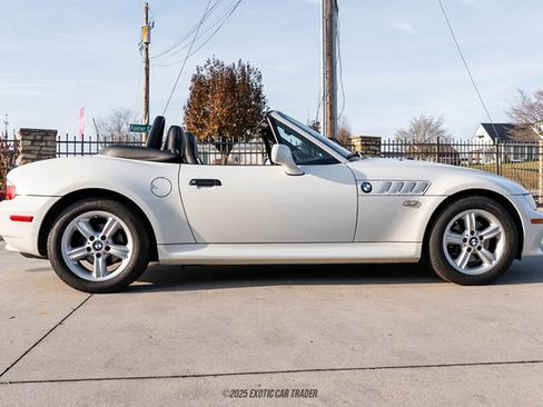 Used 2000 BMW Z3 2.5i image 9