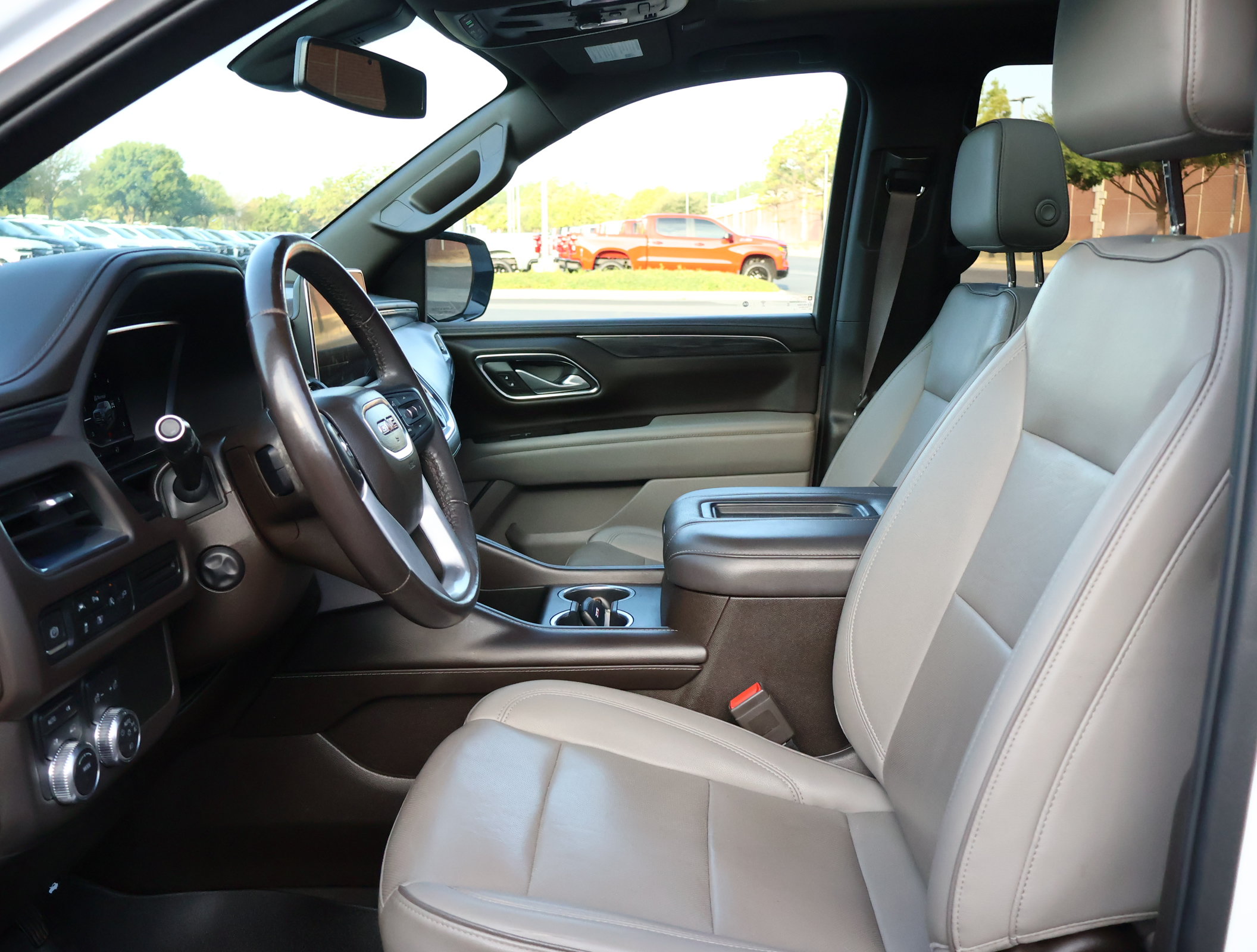 Used 2022 GMC Yukon SLT w/ SLT Premium Package AWD/4WD image 11