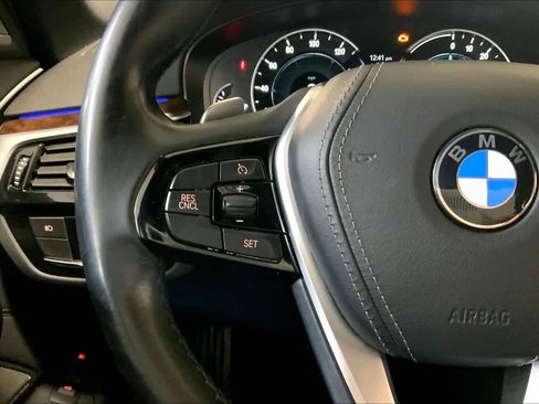 Used 2018 BMW 530e xDrive image 24