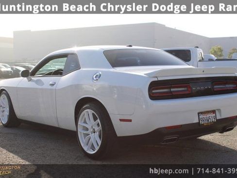 Used 2021 Dodge Challenger GT image 3