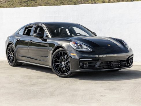 Certified 2023 Porsche Panamera image 9