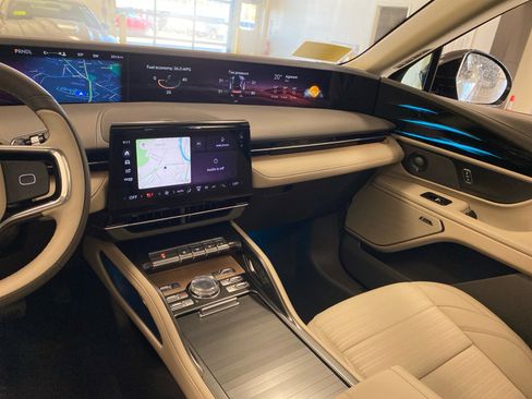 New 2025 Lincoln Nautilus Reserve w/ Jet Appearance Package image 12