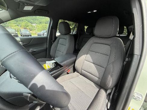 Used 2026 Chevrolet Equinox LT FWD image 4
