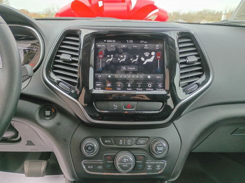 Used 2019 Jeep Cherokee Limited image 19