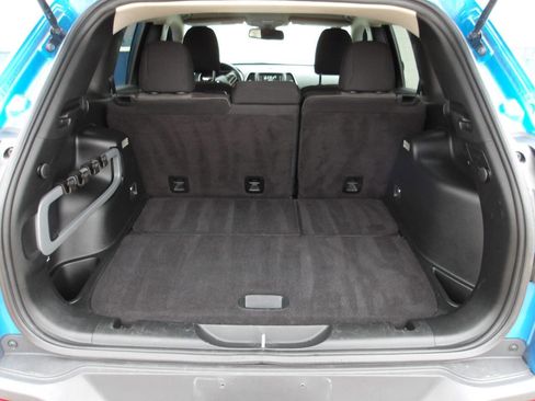 Used 2017 Jeep Cherokee Sport w/ Cold Weather Group image 24