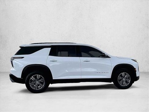 Used 2024 Chevrolet Traverse LT FWD image 5