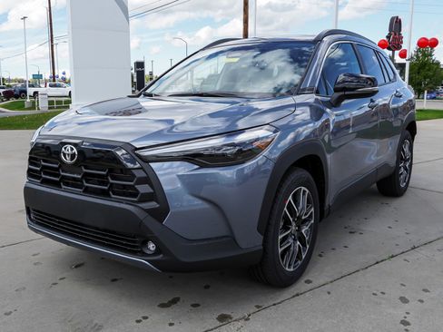 New 2026 Toyota Corolla Cross XLE w/ Convenience Package AWD/4WD image 4