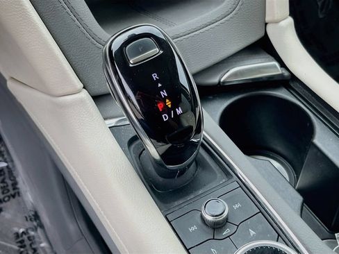 Used 2023 Cadillac XT6 Premium Luxury w/ Technology Package FWD image 17