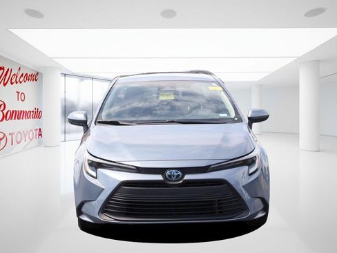 Certified 2025 Toyota Corolla LE FWD image 4