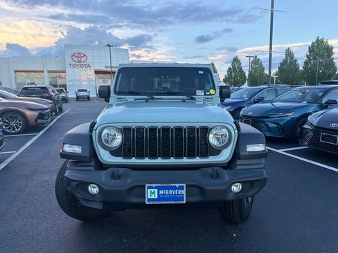 Used 2024 Jeep Wrangler Unlimited Sport AWD/4WD image 2