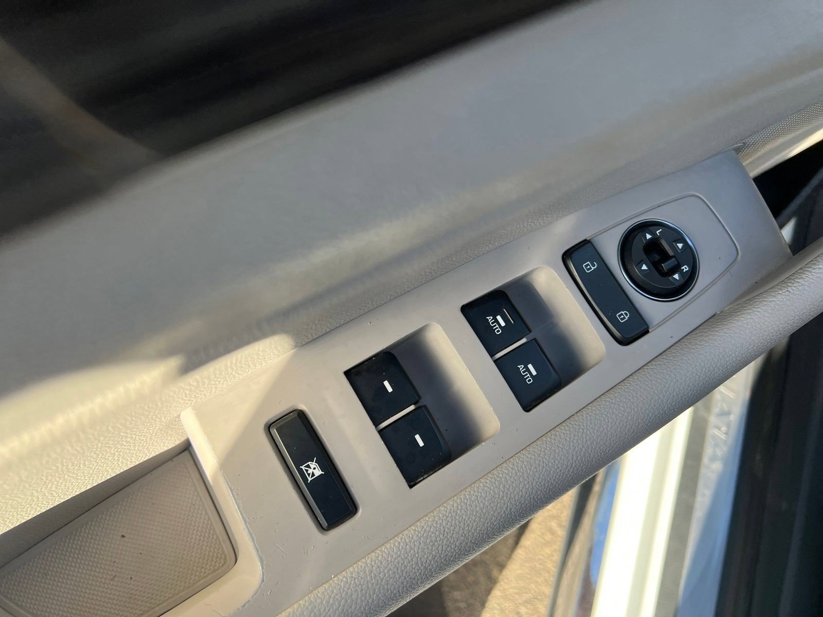 Used 2015 Hyundai Sonata Limited w/ Option Group 06 FWD image 19