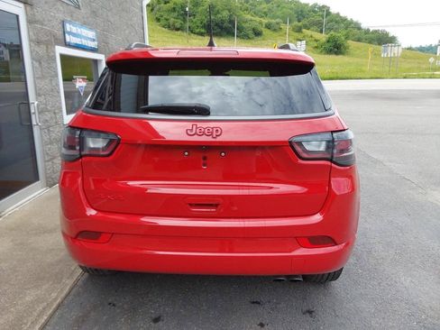 Used 2022 Jeep Compass Limited w/ (RED) Package AWD/4WD image 4