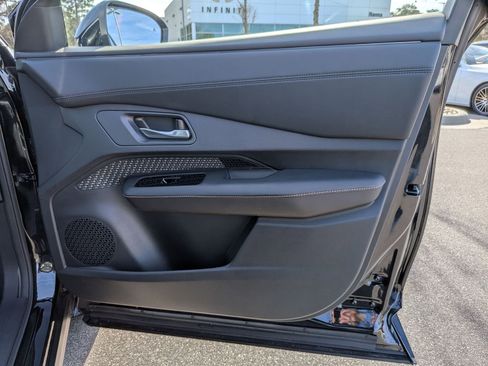 Used 2023 Nissan Ariya FWD image 34