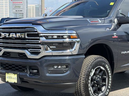 Used 2025 RAM 2500 Laramie AWD/4WD image 9