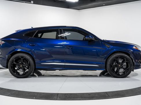 Used 2021 Lamborghini Urus AWD/4WD image 2