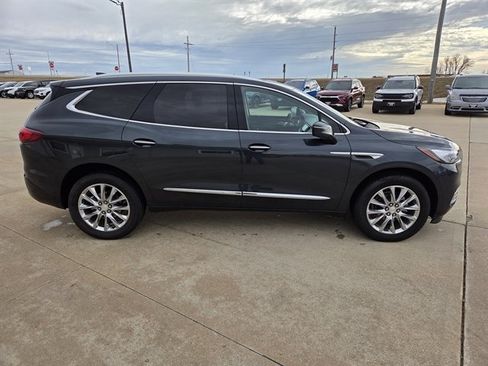 Used 2020 Buick Enclave Premium w/ Sun and Sites Package image 2