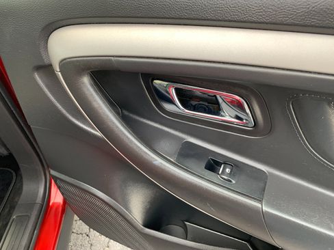 Used 2013 Ford Taurus SEL image 30