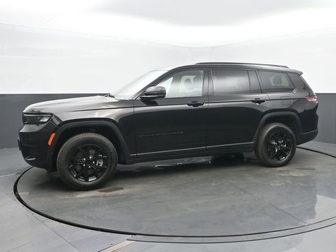Used 2024 Jeep Grand Cherokee L Laredo AWD/4WD image 2