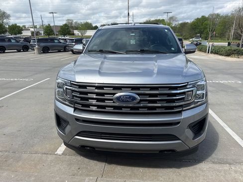 Used 2021 Ford Expedition Max XLT image 3