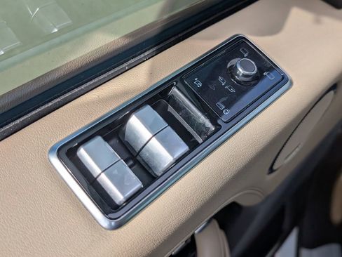 Used 2022 Land Rover Range Rover Westminster Edition image 14