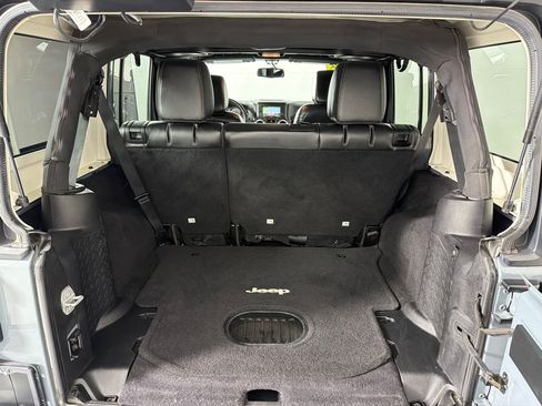 Used 2015 Jeep Wrangler Unlimited Rubicon AWD/4WD image 17
