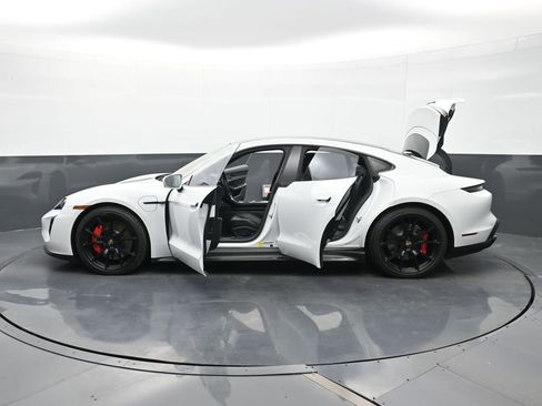 Used 2022 Porsche Taycan GTS image 31